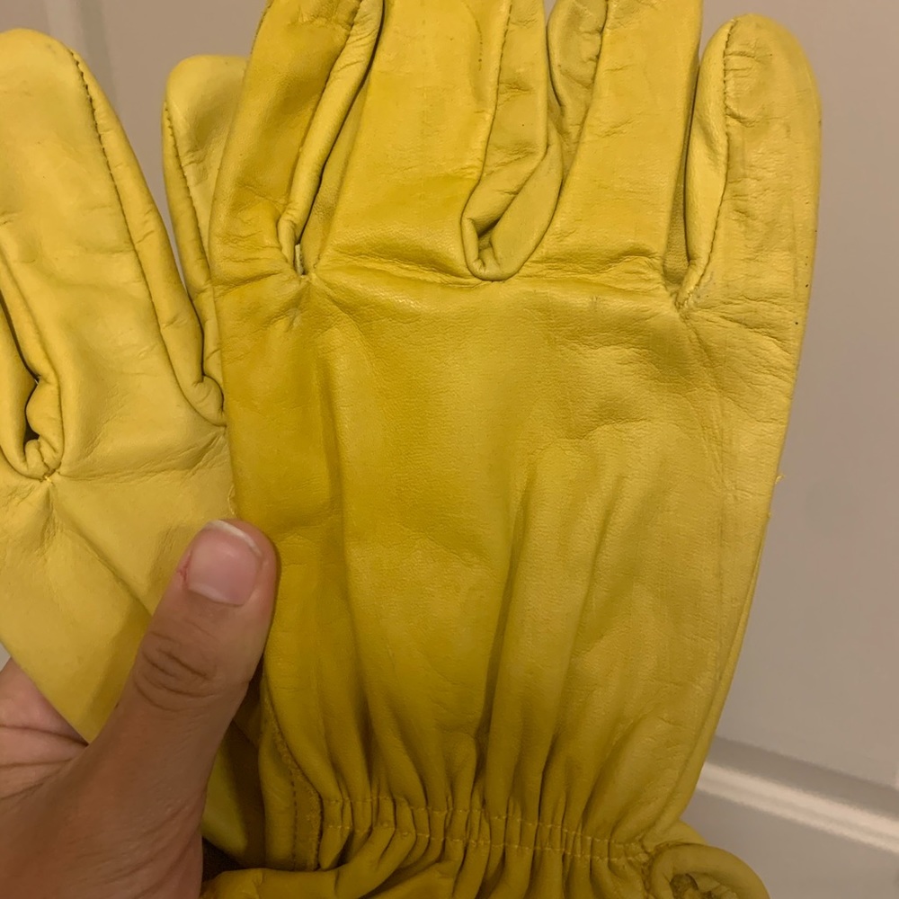 Leather gloves